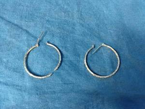 lot 109 image: 10K Gold 1-14 Oval Crystal Cut Tube Hoop Earrings