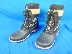 lot 169 image: New Cougar Womens Creek Premium Faux Fur Winter Boot (Black Maple Plaid), Size 9
