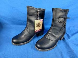 lot 170 image: New Muk Luks Womens Lucy Lillith Boot, Size 8 Black