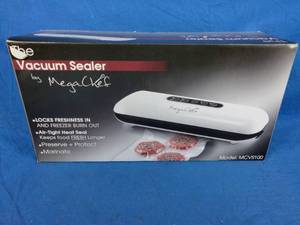 lot 194 image: MegaChef Home Vacuum Sealer and Food Preserver with Extra Bags