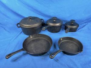 lot 214 image: 8-Pc. Pre-Seasoned Cast Iron Cookware Set