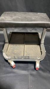 lot 6 image: Heavy-Duty Rolling Mechanics Stool with Storage Tray