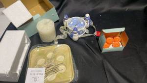 lot 14 image: Collection of 6 PartyLite Votive Candles and Candle Holder