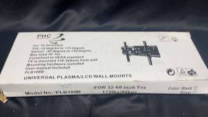 lot 15 image: Universal PlasmaLCD Wall Mount for 32-40 inch TVs