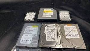 lot 49 image: Lot of 4 Hard Drives - 2 Seagate and 2 Western Digital