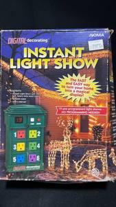 lot 50 image: Digital Decorating Instant Light Show - Pre-Programmed Holiday Light Controller