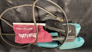 lot 105 image: Used Makita Model 9924B Belt Sander with Dust Bag