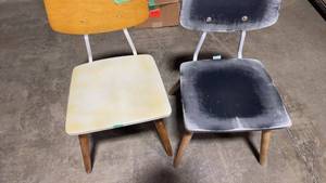 lot 157 image: Set of 2 Vintage Mid-Century Modern Chairs