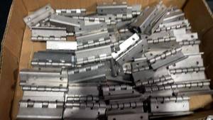 lot 187 image: Bulk Lot of Metal Door Hinges