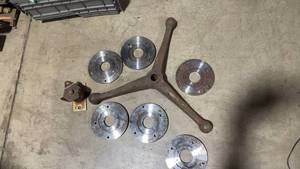 lot 231 image: Set of 6 Metal Machining Mounts with Mounting Base and Arm Base
