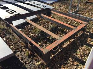 lot 111 image: Heavy Duty Steel BaseStand with Pockets