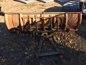 lot 119 image: 8 Ft Snowplow Blade