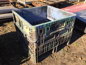 lot 126 image: Collapsable Composite Pallet Crate 32 x 30 x 25