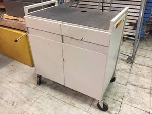 lot 148 image: Metal Rolling Electrified Organizer Cabinet 36 x 21 x 40