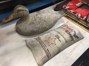 lot 149 image: 25 Lb Eagle Shot & Victor D9 Decoy