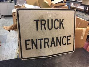 lot 186 image: Truck Entrance Sign 30 x 24
