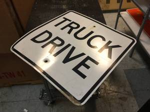 lot 189 image: Truck Drive Sign 24 x 24
