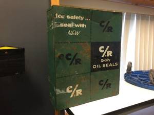 lot 196 image: Vintage Metal Wall Cabinet 17 12 x 21 12 x 5