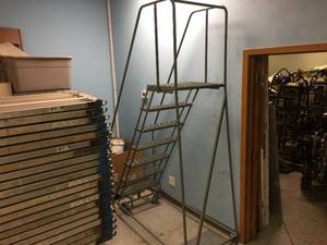 lot 206 image: Like New - Uline Warehouse Steps - 450 Lb