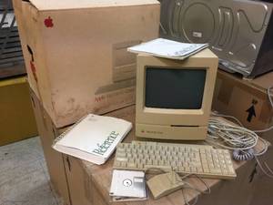 lot 212 image: Vintage Apple MacIntosh Classic M1420