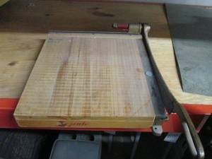 Ingento guillotine style paper cutt...
