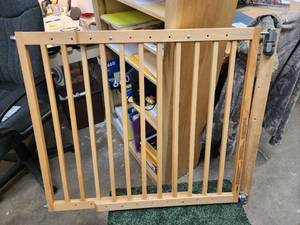 Munchkin hardwood stair  hall gate, adjustable heavy duty