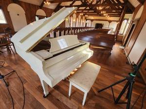 lot 1 image: Kawai KG-2D Baby Grand Piano - Pearl White