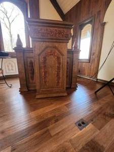 lot 2 image: Wooden Pulpit