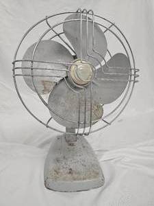 lot 19 image: Industrial Style Desk Fan