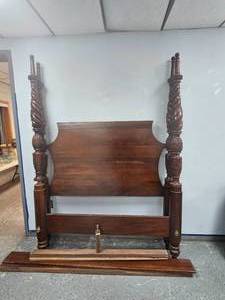 lot 29 image: Queen Bed