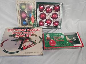 lot 58 image: Christmas Lot