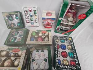 lot 59 image: Christmas Lot