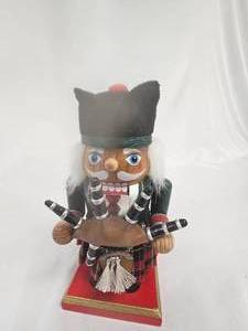 lot 67 image: Nutcracker