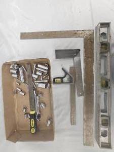 lot 107 image: Tool Lot