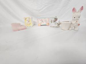 lot 135 image: Vintage Planter Lot