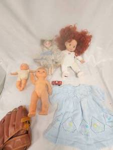 lot 137 image: Doll Lot