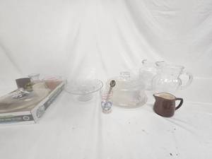 lot 170 image: GlasswareCake PlattersPitchers