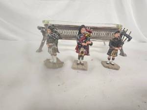 lot 185 image: Bag Pipe FigurinesPyrex