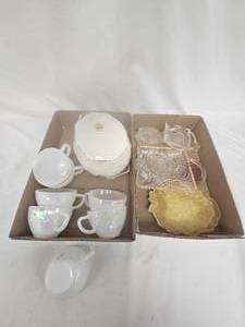 lot 206 image: Federal Glass Moonglowglass ashtrays