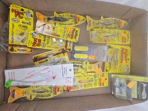 lot 215 image: Fishing Lures-NEW