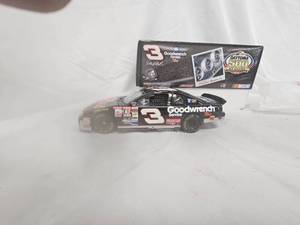 lot 224 image: Nascar Model Car