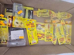lot 230 image: Fishing Lures-NEW
