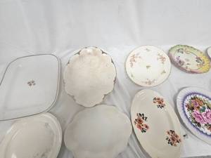 lot 256 image: Serving Trays and Plates