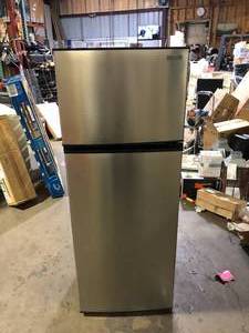 Vissani 7.1 cu. ft. Top Freezer Refrigerator in Stainless Steel Look  Customer Returns See Picture