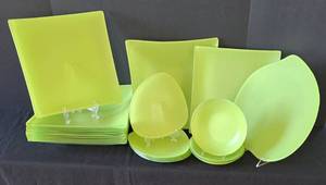 lot 51 image: Riverside Design Seaglass Dish Set
