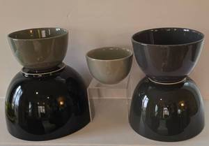 lot 71 image: William Sonoma Mixing Bowl Set