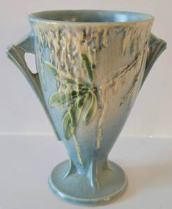 lot 72 image: Roseville Pottery Vase, Moss 775-6