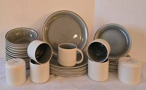 lot 78 image: Williams Sonoma Jars France Dinnerware
