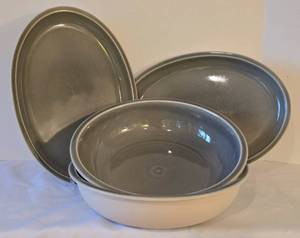 lot 81 image: Williams Sonoma Jars France Serving Set