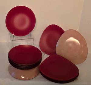 lot 84 image: Riverside Design Seaglass Dinnerware